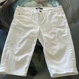 Tommy Bahama Denim Clam Digger Length Shorts EUC‼️.